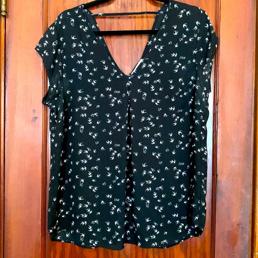 DR2 Womens size L chiffon flowy top, short sleeves. So pretty!